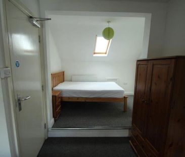 3 bedroom apartment to rent - Photo 2