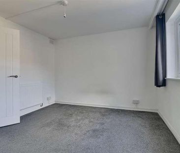 Chidham Close, Havant, PO9 - Photo 3