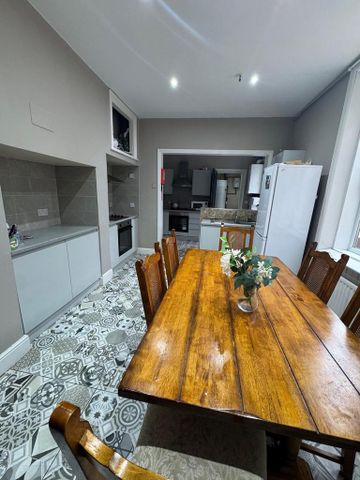 8 bedroom terraced house to rent - Photo 3