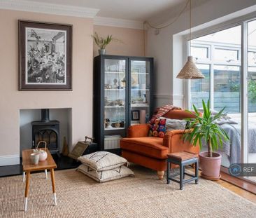 2 bedroom end of terrace house to rent - Photo 1