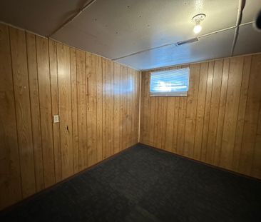 Double attached garage, Dog Friendly Full House in Parkvale - Photo 5