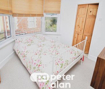 4 bedroom end of terrace house to rent - Photo 4