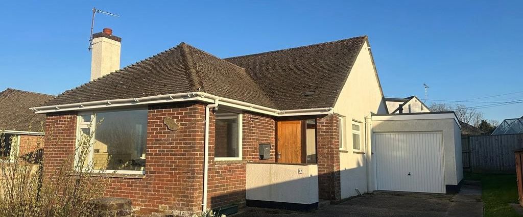 2 bedroom bungalow to rent - Photo 1