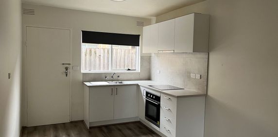 Central Dandenong Apartment - Photo 2