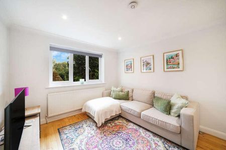 Sunbury Court Mews, Surrey, TW16 - Photo 4