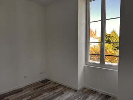 Location Appartement 3 pièces 73m² ARGENTON SUR CREUSE 36200 - Photo 4