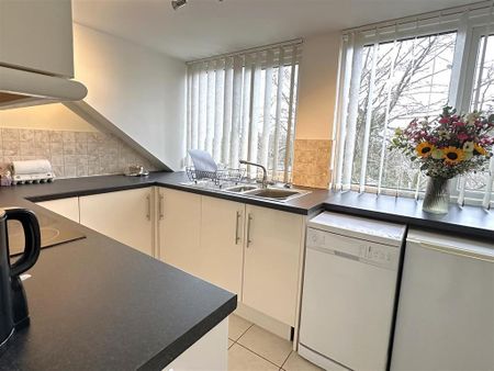 3 bedroom apartment to rent - Photo 4