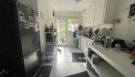 Easy-care & Great location! 2 Bed 1 Bath | Mt Wellington - Photo 2