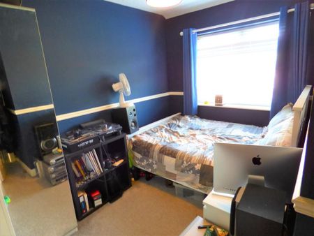 3 bedroom semi-detached house to rent - Photo 5