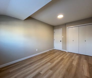 3 Bedroom Main Suite With Garage Parking In Lynnwood | Fully Renovated - Photo 5