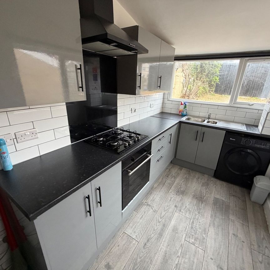 1 Bed Flat, Horfield, BS7 - Photo 1
