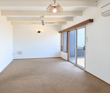 Spacious double level home with loads of extras & Waterview's - Photo 1