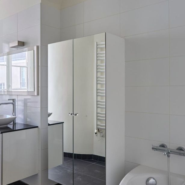 Appartement • Saint Philippe du Roule - Photo 1