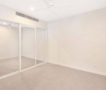 Luxury 2-bedroom ocean view apartment - Photo 3