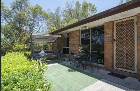 2 Bedroom duplex in popular location - Photo 3