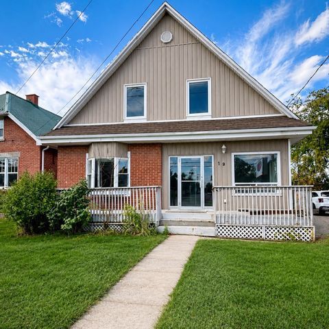 For Lease - 18 Lindsay Street, Kawartha Lakes, Ontario - Photo 1