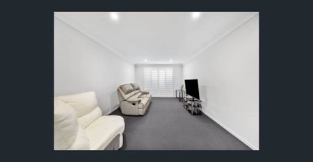 Lowset, low maintenance family home in quiet cul-de-sac - Photo 2