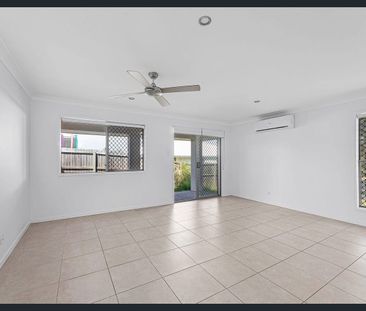 3 BEDROOM DUPLEX IN QUIET CUL-DE-SAC LOCATION - Photo 4