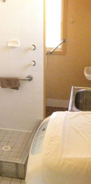 Neat and Tidy 3 Bedroom House - Photo 2