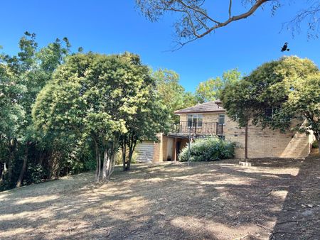 Charming 3-Bedroom Home in Prime Templestowe Lower Location - Photo 4