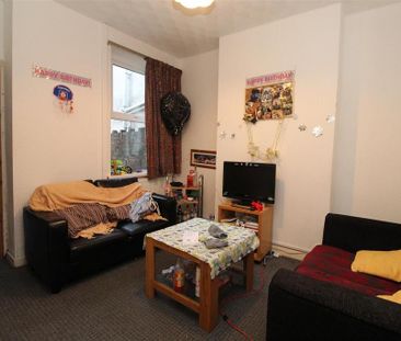 3 bedroom private hall to rent - Photo 3