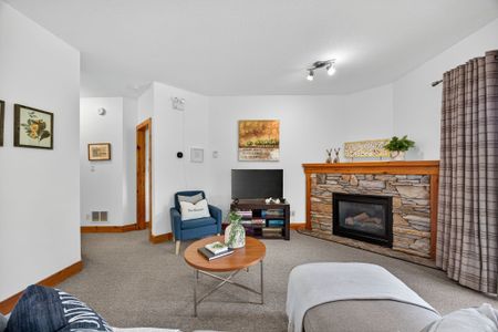 For Lease - 170 Snowbridge Way Unit# 121, Blue Mountains, Ontario - Photo 2