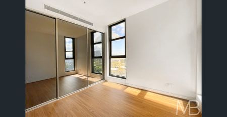 STYLISH APARTMENT WITH CITY VIEWS NEXT TO MACQUARIE CENTRE - Photo 3