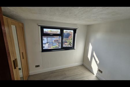 6 Bed Detached House, Streatham Vale, SW16 - Photo 4