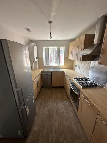 4 bedroom townhouse to rent - Photo 2