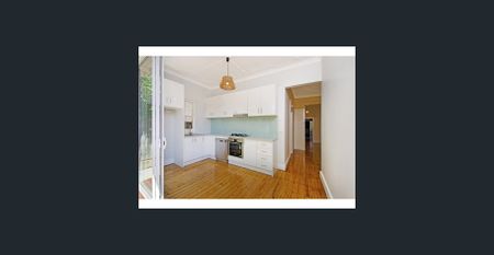 BEACHSIDE 3 BEDROOM SEMI WITH LOCK UP GARAGE !! - Photo 4