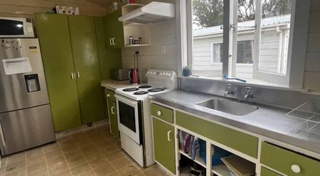 Student Rental - Five or Six Bedrooms - Wood Street - Photo 3