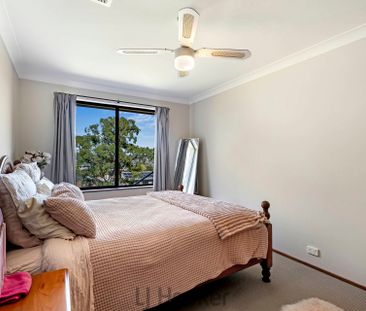 Family Home with Water Views - Photo 2