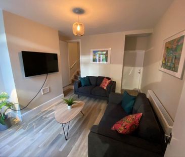 4 bedroom terraced house to rent - Photo 2