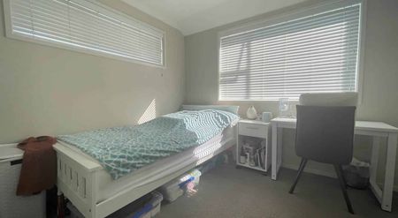 SPACIOUS AND MODERN 4 BEDROOM HOME - Photo 3