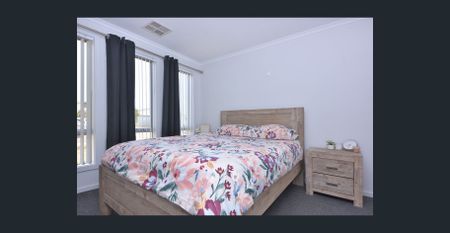 A neat little number! - Photo 3