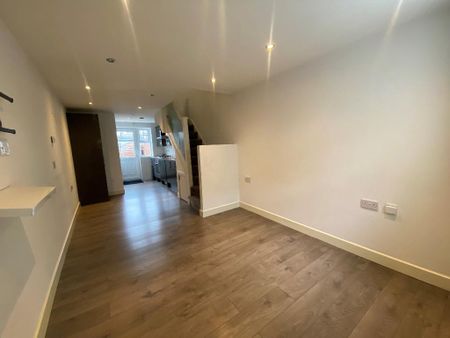 2 Bedroom End Terraced House To Rent - Photo 2