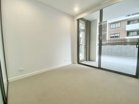 Ground Floor Unit with Courtyard&excl;&excl; - Photo 4