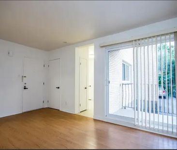 Appartement 2 1/2 semi-meublé et chauffé au 1er étage - Photo 2