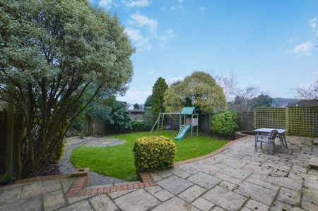 Boltons Lane, Pyrford, Woking, Surrey, GU22 - Photo 2