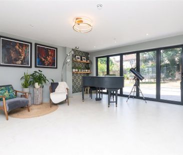 6 bedroom detached house to rent - Photo 4