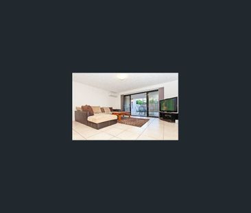 EASY LIVING - 2 BED 2 BATH plus DOUBLE REMOTE GARAGE plus COURTYARD - Photo 2