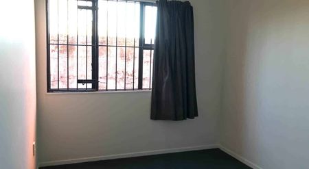 3 Bedroom Spacious Flat in Glen Innes Town Centre - Photo 2