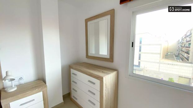 Single Bed in Room in a shared 4-bedroom apartment for rent in Campanar, Valencia for students. - Photo 1