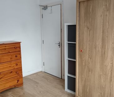 Room in a Shared House, Springfield Drive, IG2 - Photo 1