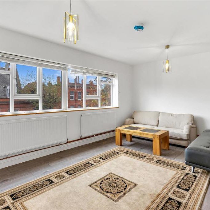 4 bedroom flat to rent - Photo 1