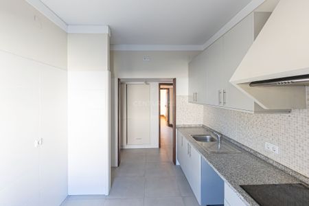 Apartamento T4 Remodelado para Arrendar em Paranhos, Porto - Photo 5