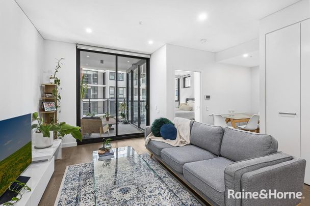 NEAR NEW APARTMENT IN PRIME LOCATION! - Photo 1