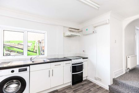 1 bedroom flat to rent - Photo 5