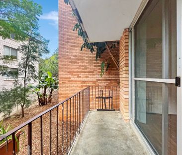 Conveniently Located Modern Apartment - Photo 1