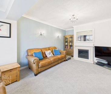 3 bedroom semi-detached bungalow to rent - Photo 4